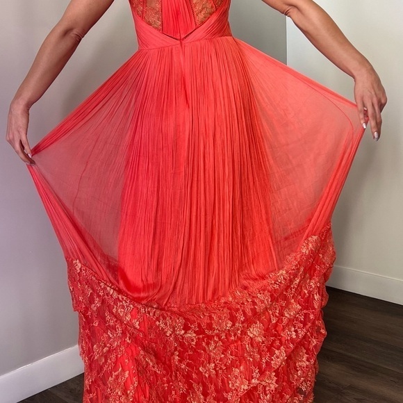 Catherine Deane Size 8 US has a stain on the right bust - Picture 8 of 12